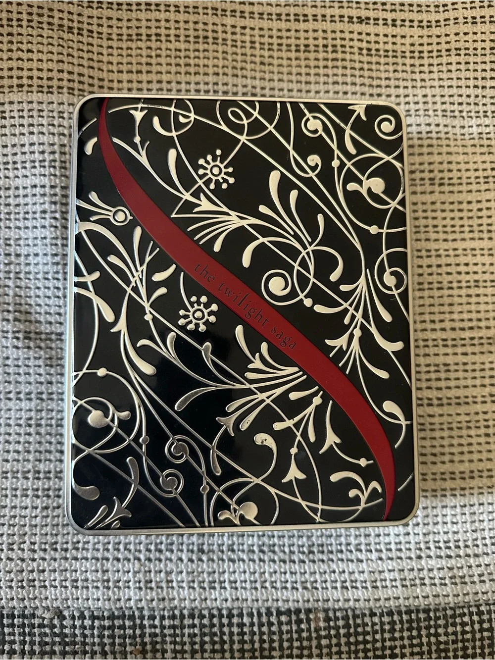 The Twilight Saga Journal Set with Decorative Tin - Black & Red Floral Design